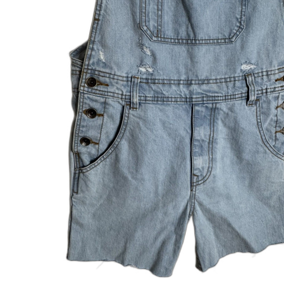 BDG Shortall Overalls Womens 30W Light Wash Denim Distressed Raw Hem Shorts - Picture 4 of 15